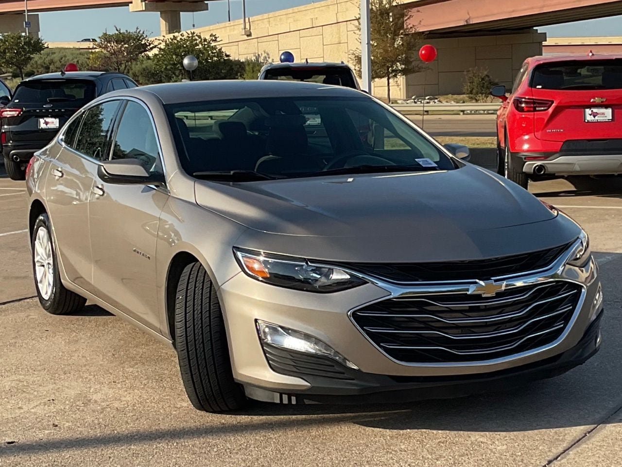 Used 2025 Chevrolet Malibu LT FWD image 3