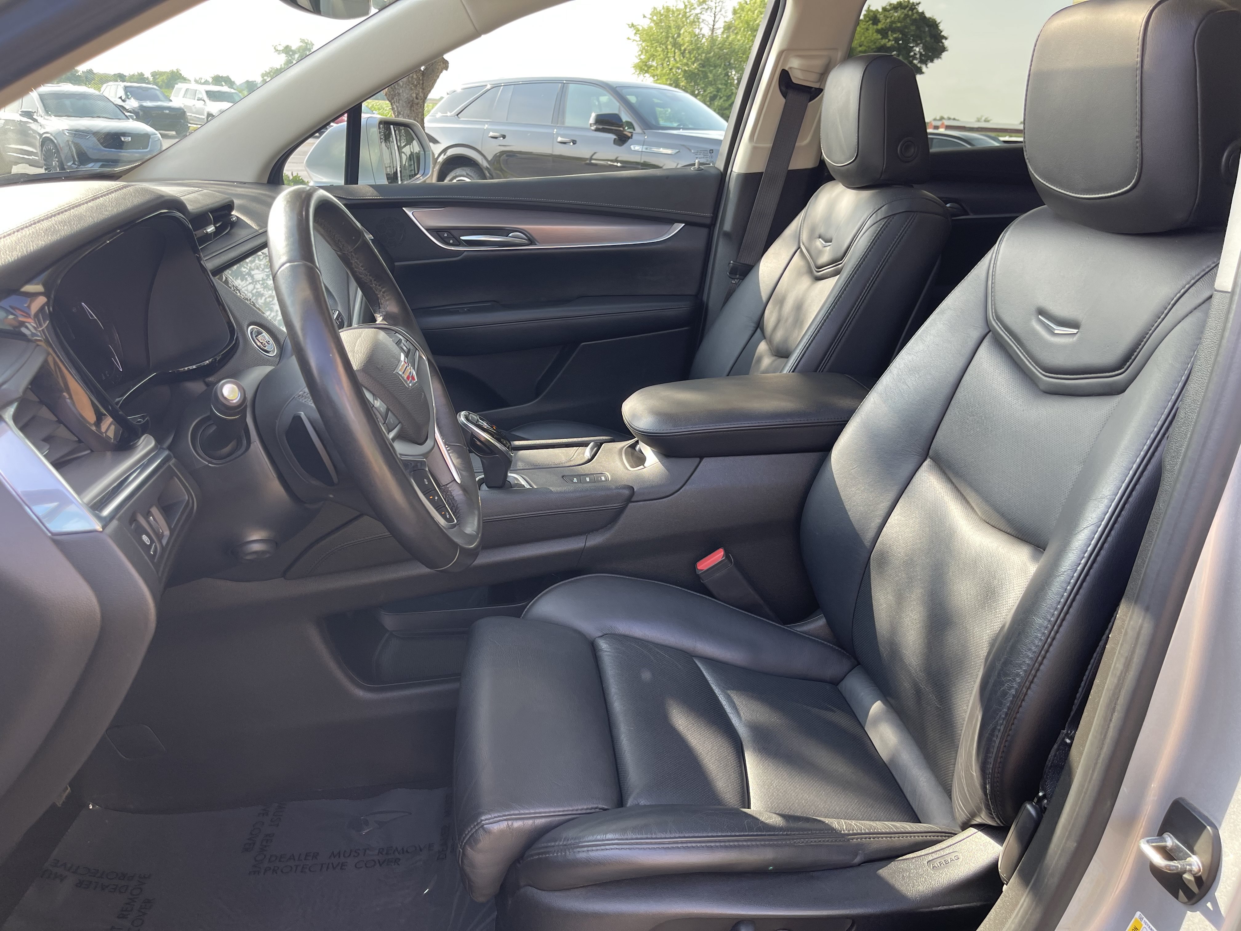 Used 2017 Cadillac XT5 Luxury w/ Driver Awareness Package AWD/4WD image 18