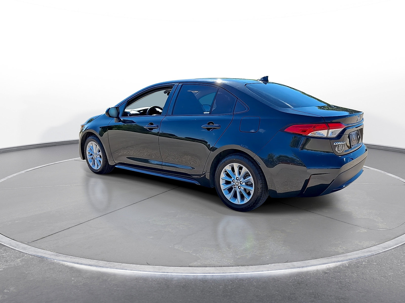 Used 2022 Toyota Corolla LE w/ LE Convenience Package FWD image 6