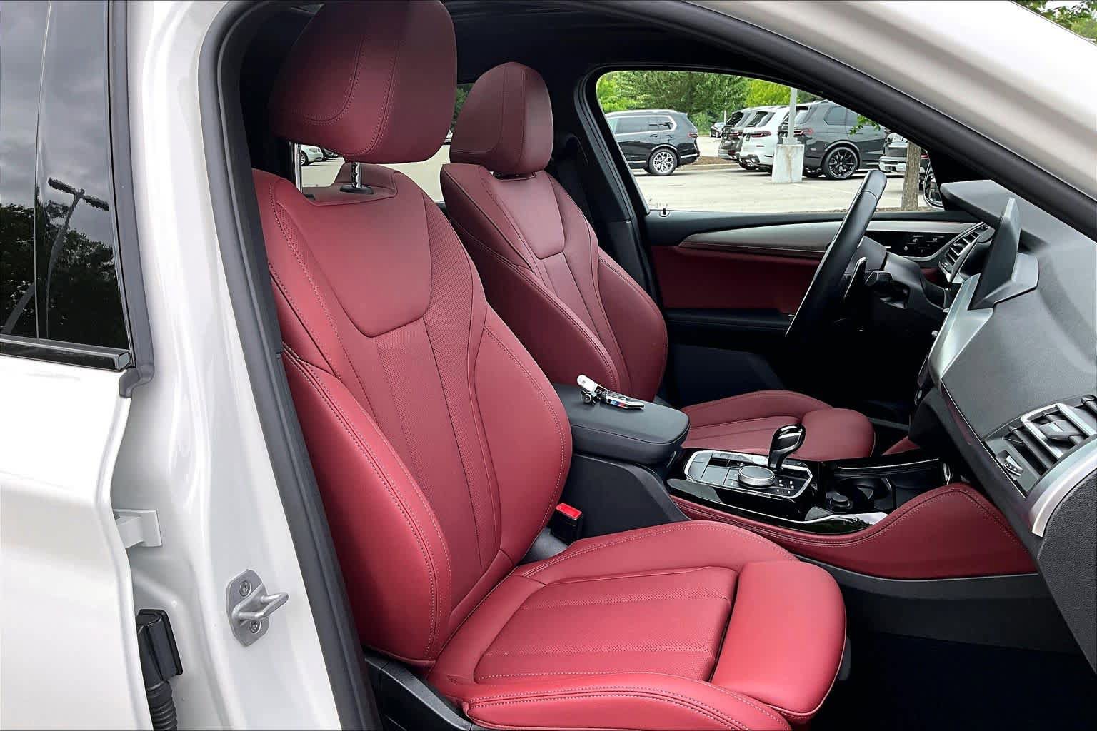Certified 2025 BMW X4 xDrive30i AWD/4WD image 8