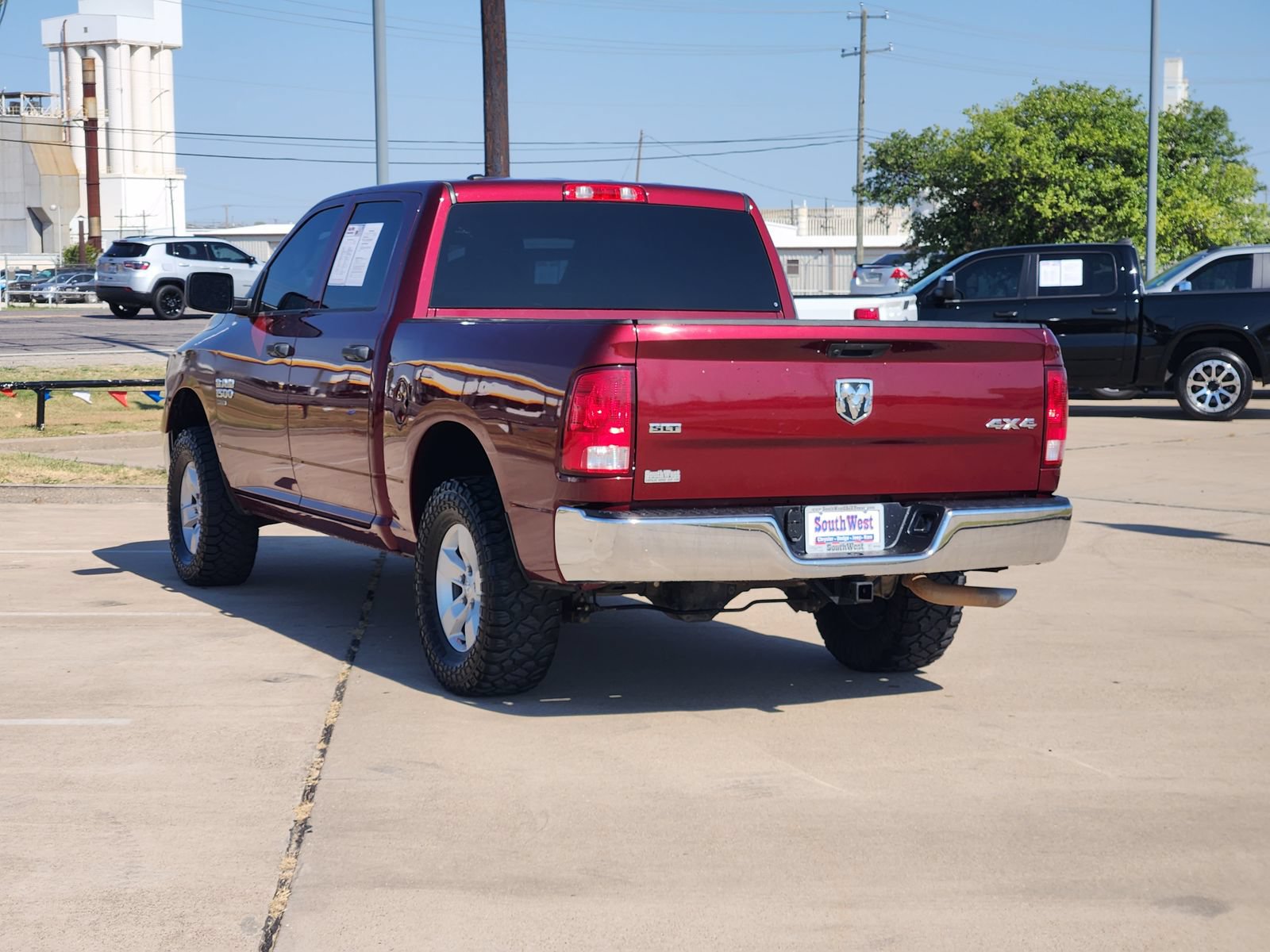 Used 2022 RAM 1500 Classic SLT AWD/4WD image 4