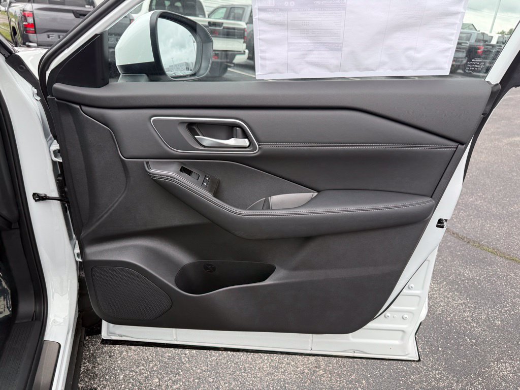 New 2026 Nissan Rogue Platinum AWD/4WD image 19