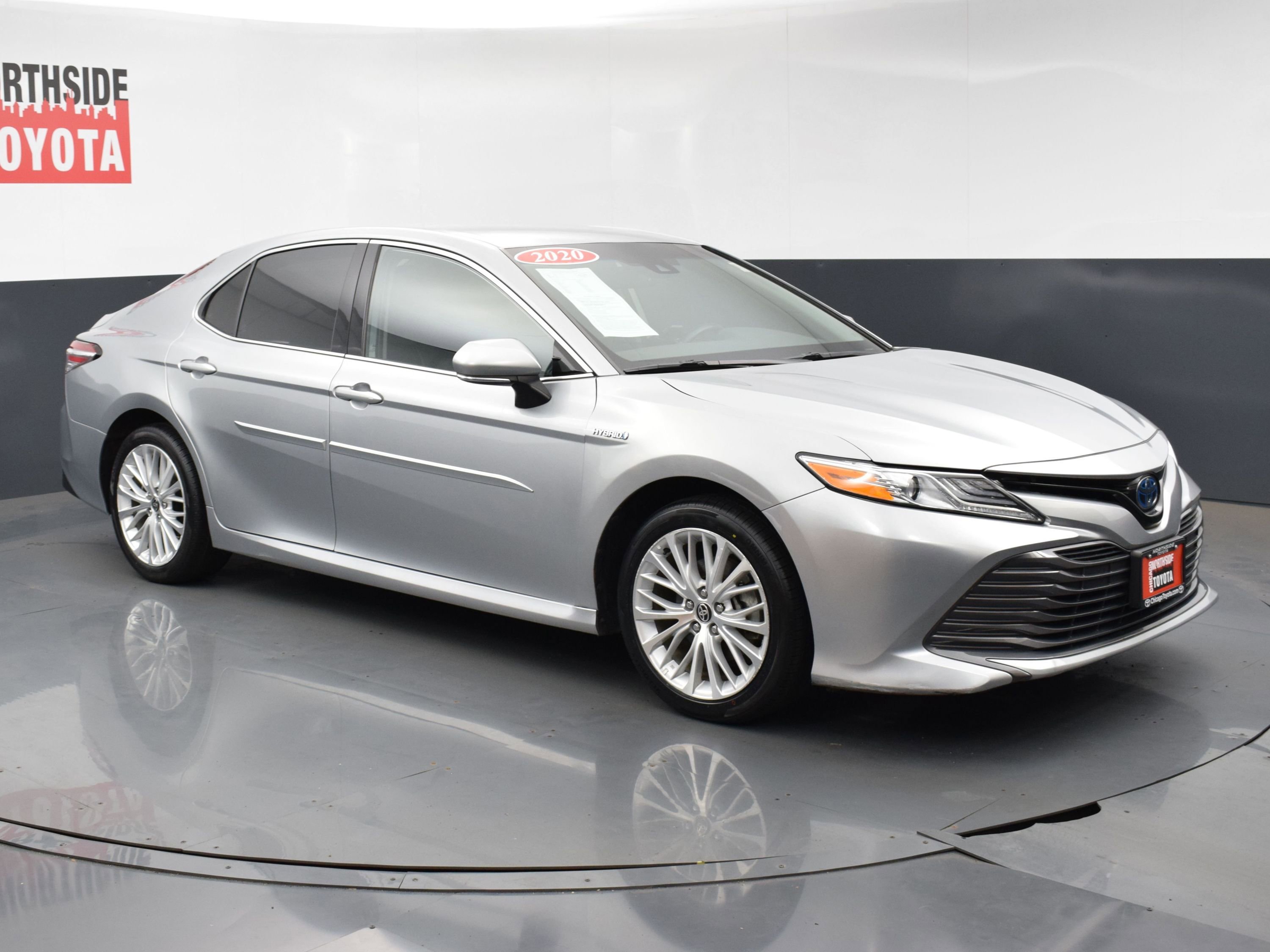 Used 2020 Toyota Camry XLE image 6