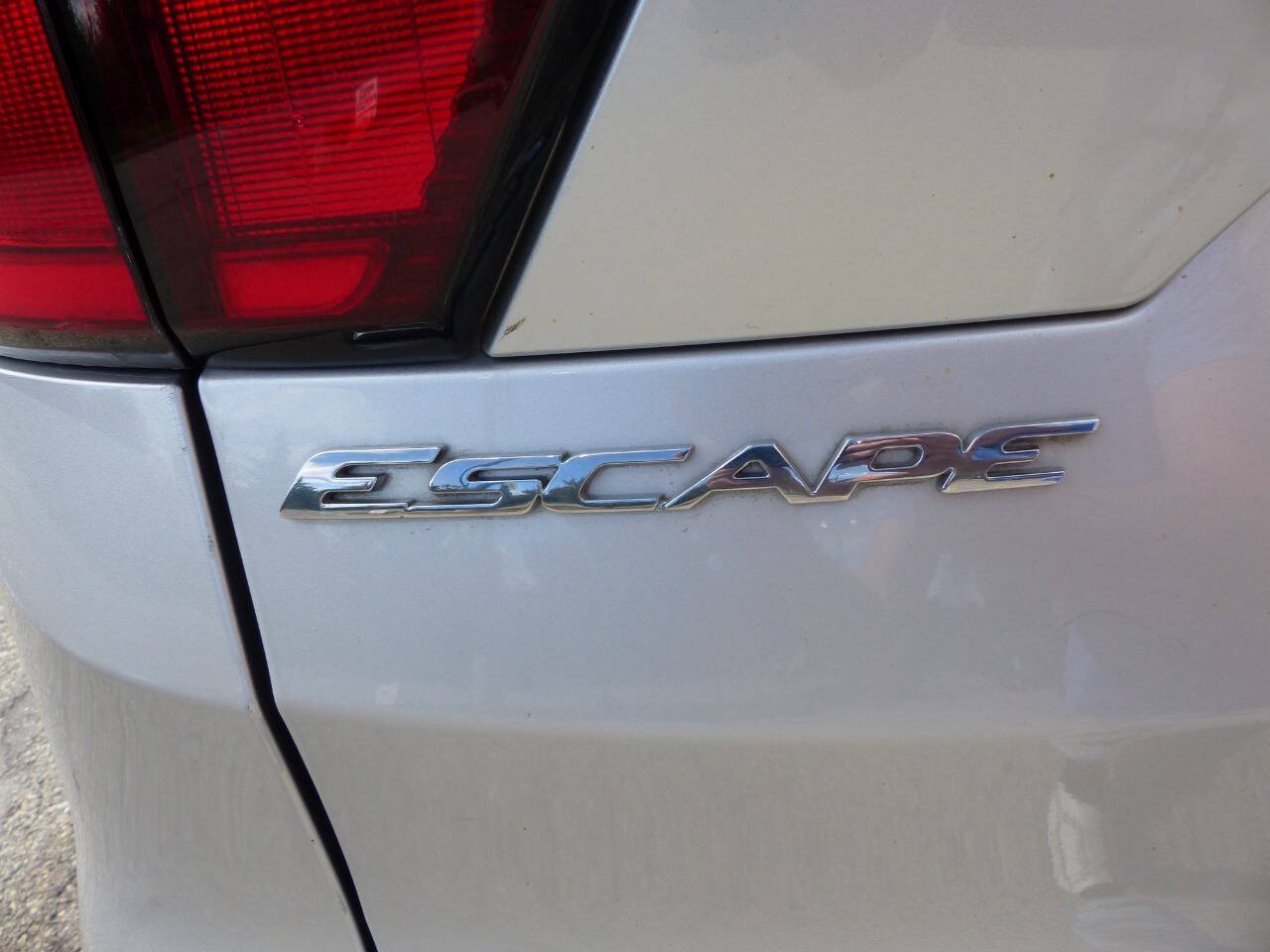 Used 2019 Ford Escape SEL FWD image 9
