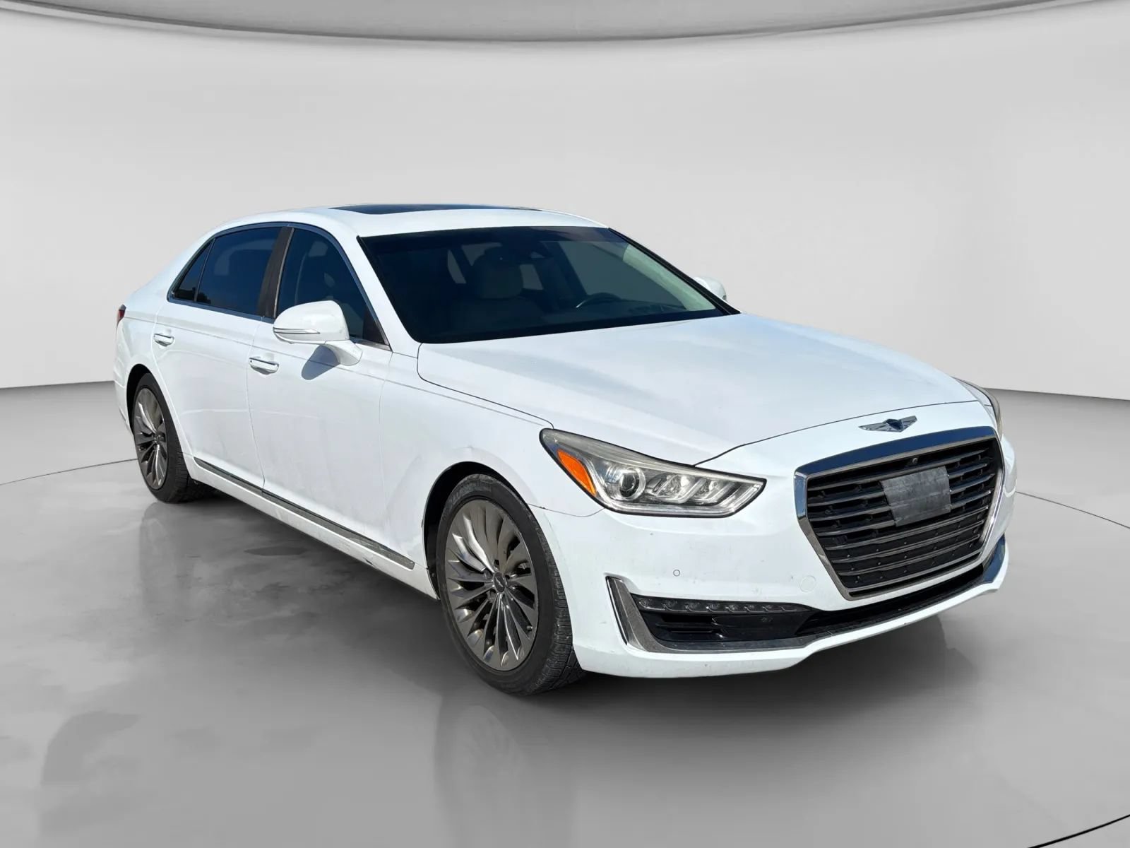 Used 2018 Genesis G90 3.3T Premium RWD image 7