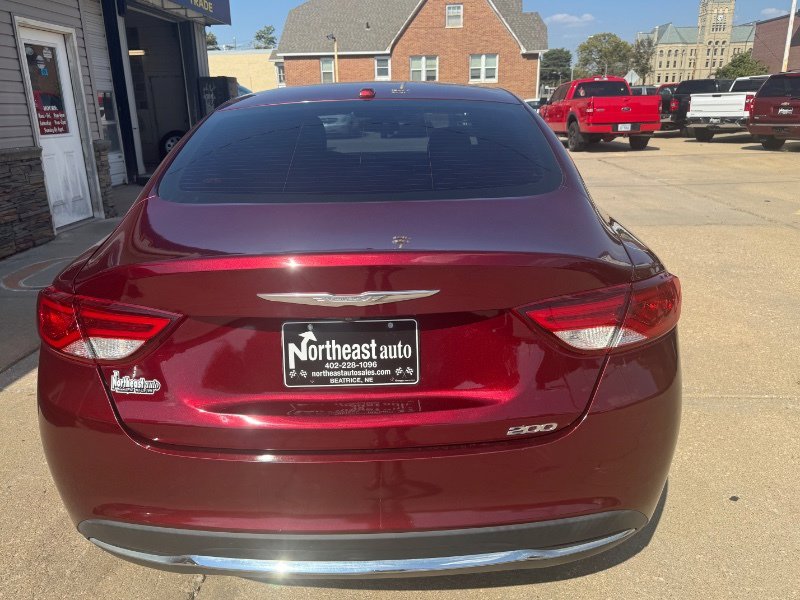 Used 2015 Chrysler 200 Limited w/ Convenience Group image 4