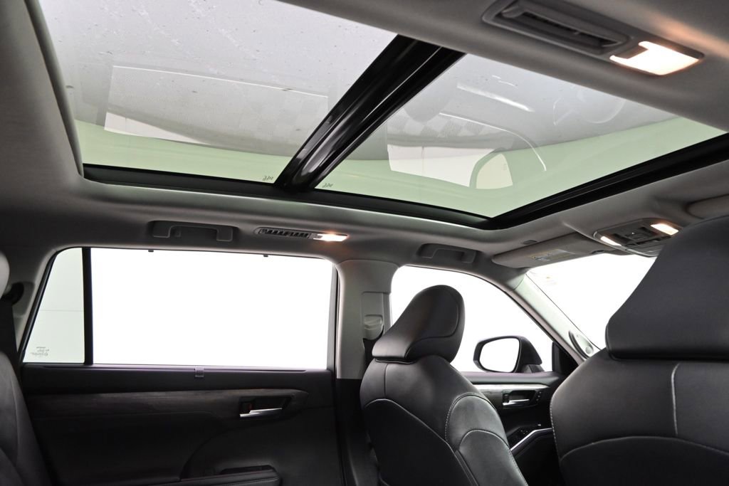 Used 2023 Toyota Highlander Platinum image 17