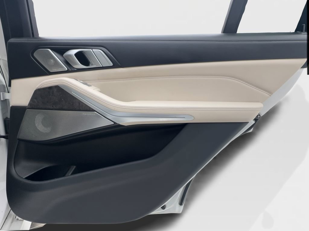 Used 2020 BMW X7 M50i w/ Dynamic Handling Package image 43