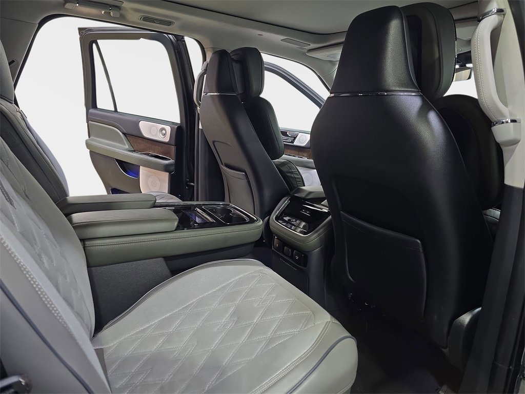 Used 2022 Lincoln Navigator Black Label image 13