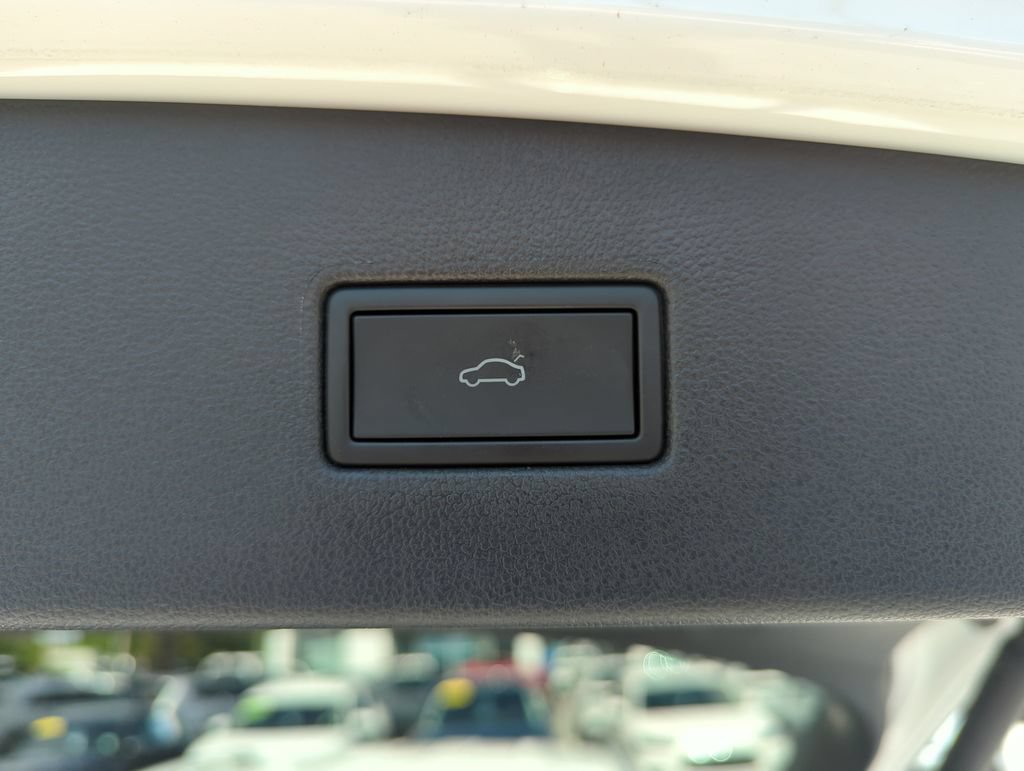 Used 2024 Volkswagen Tiguan SE FWD image 21