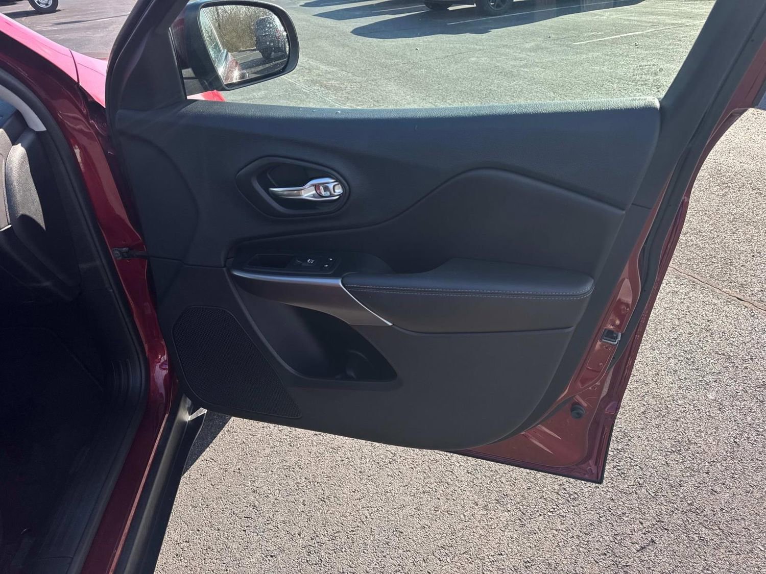 Used 2019 Jeep Cherokee Latitude Plus image 22