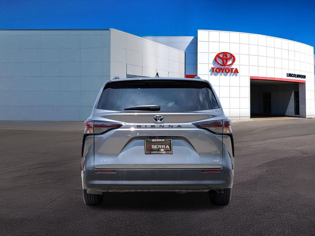 Used 2026 Toyota Sienna XLE FWD image 12