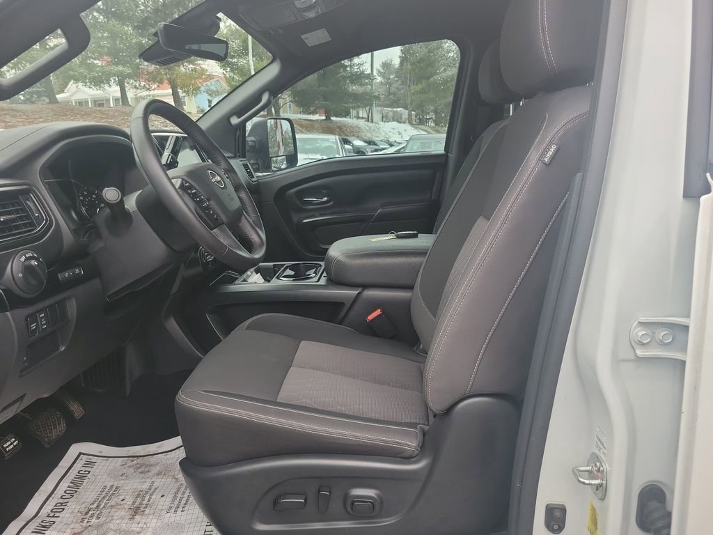 Used 2023 Nissan Titan SV w/ SV Convenience Package image 10