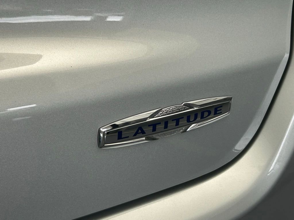 Used 2024 Jeep Compass Latitude AWD/4WD image 32