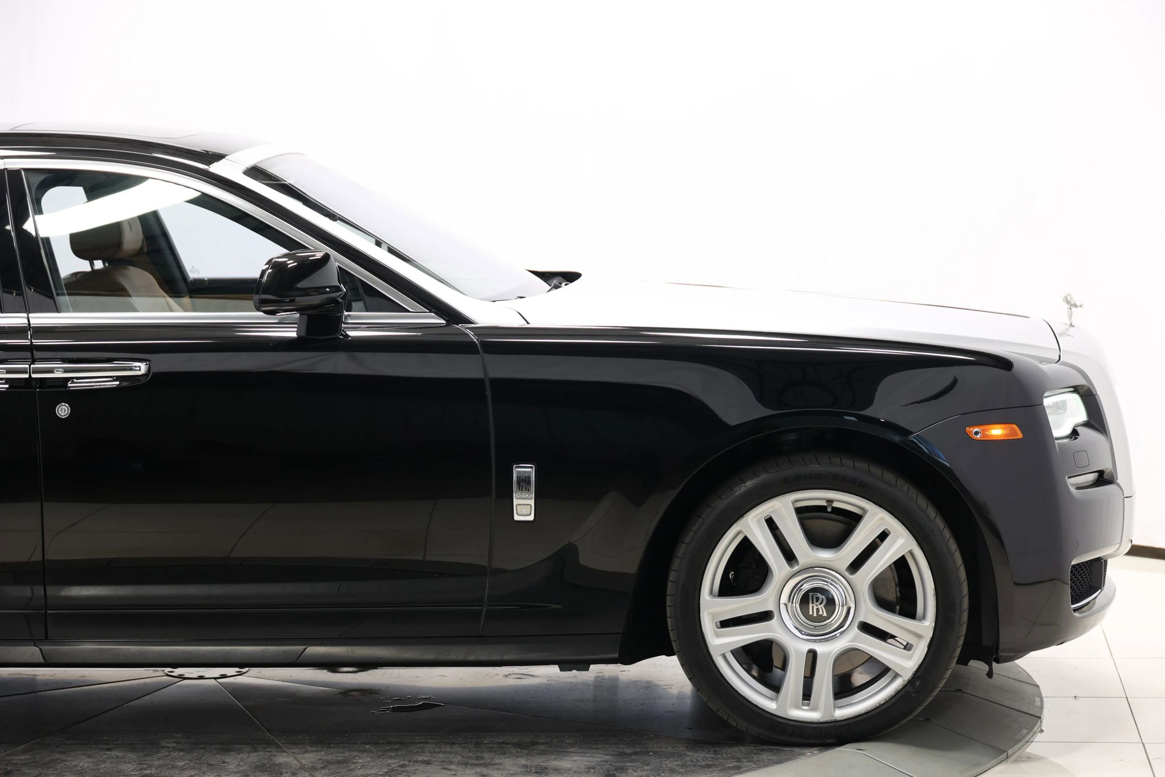 Used 2017 Rolls-Royce Ghost image 64