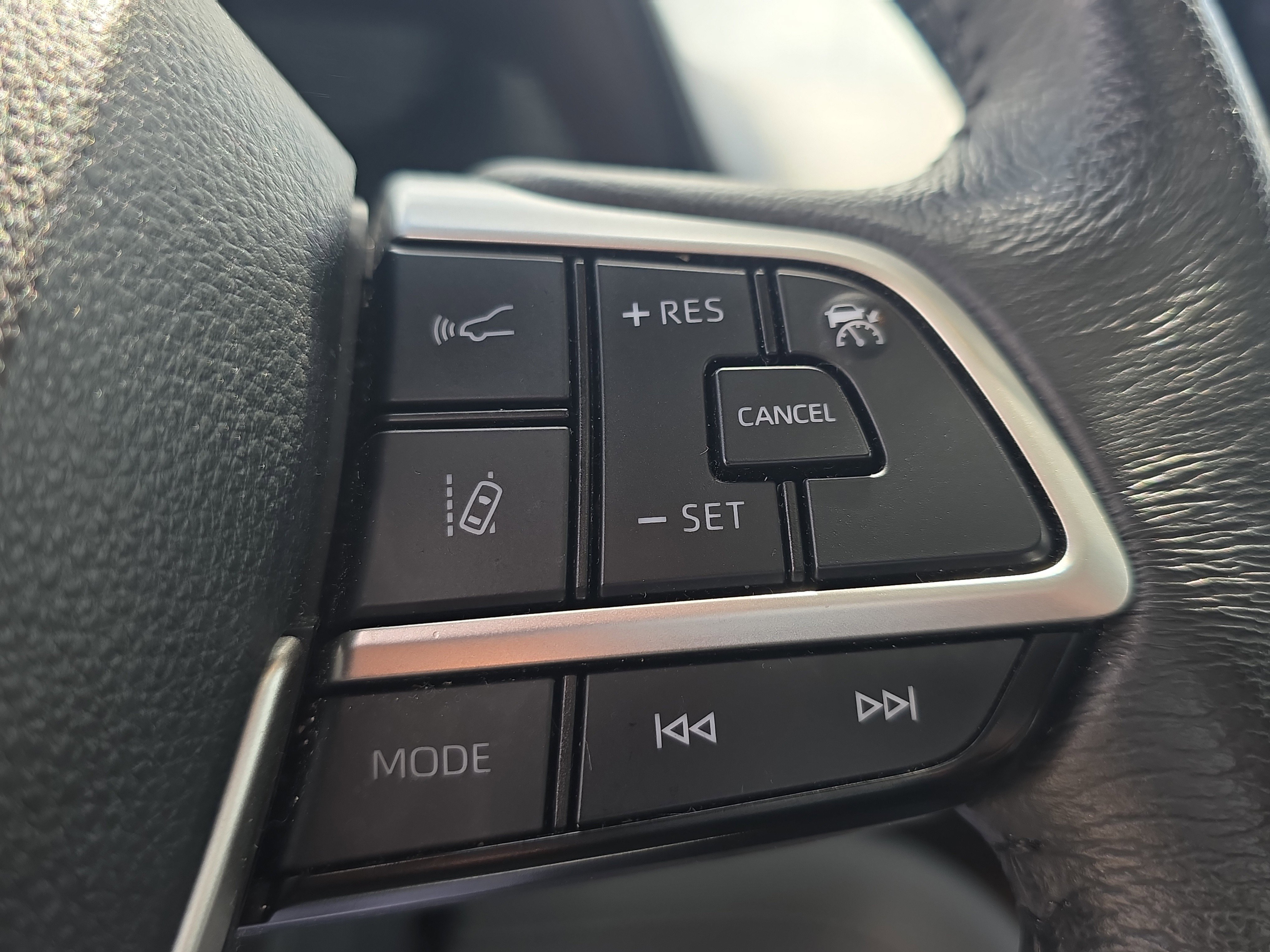 Used 2024 Toyota Sienna XLE FWD image 28