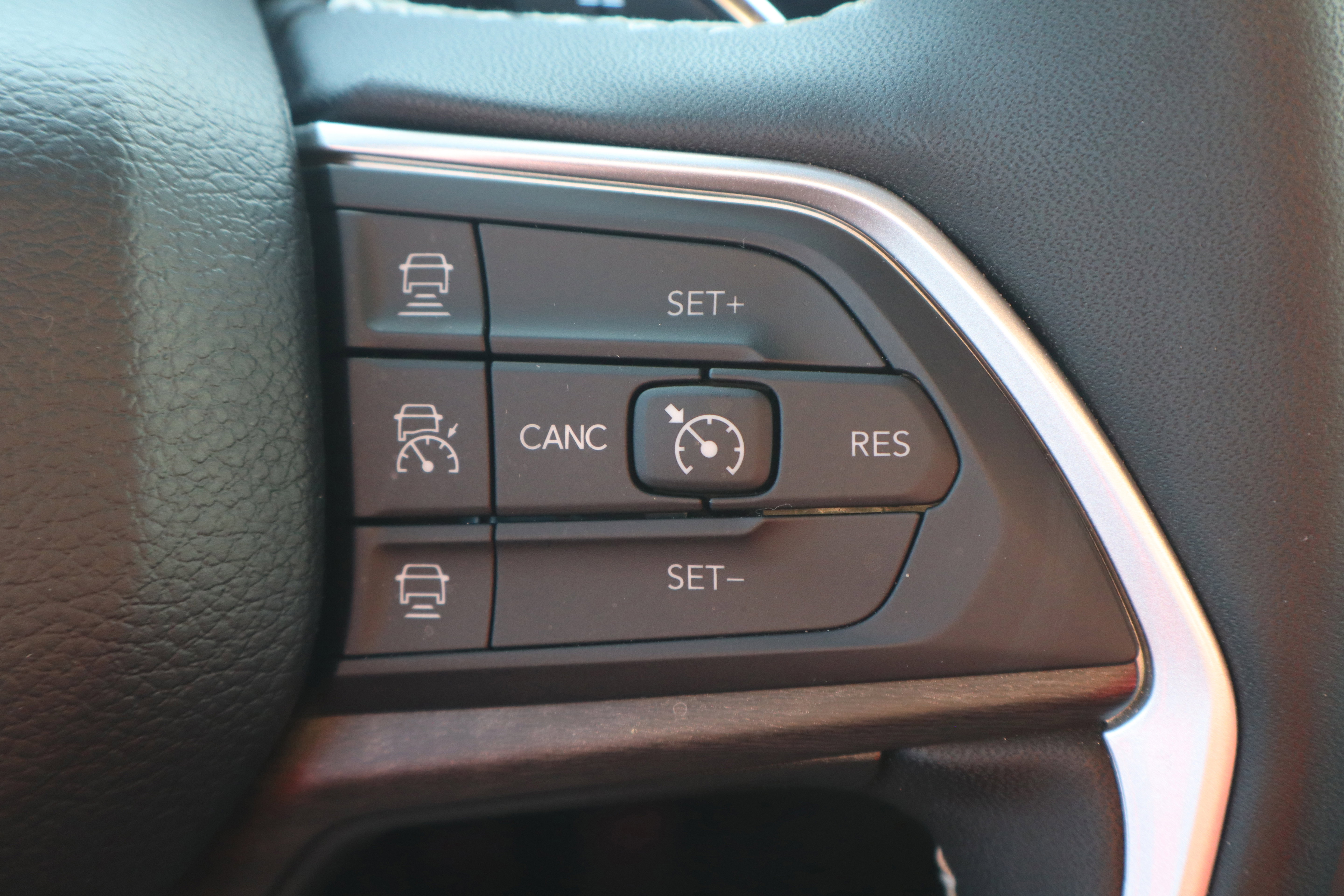 Used 2024 Jeep Grand Cherokee Limited w/ Black Appearance Package image 17