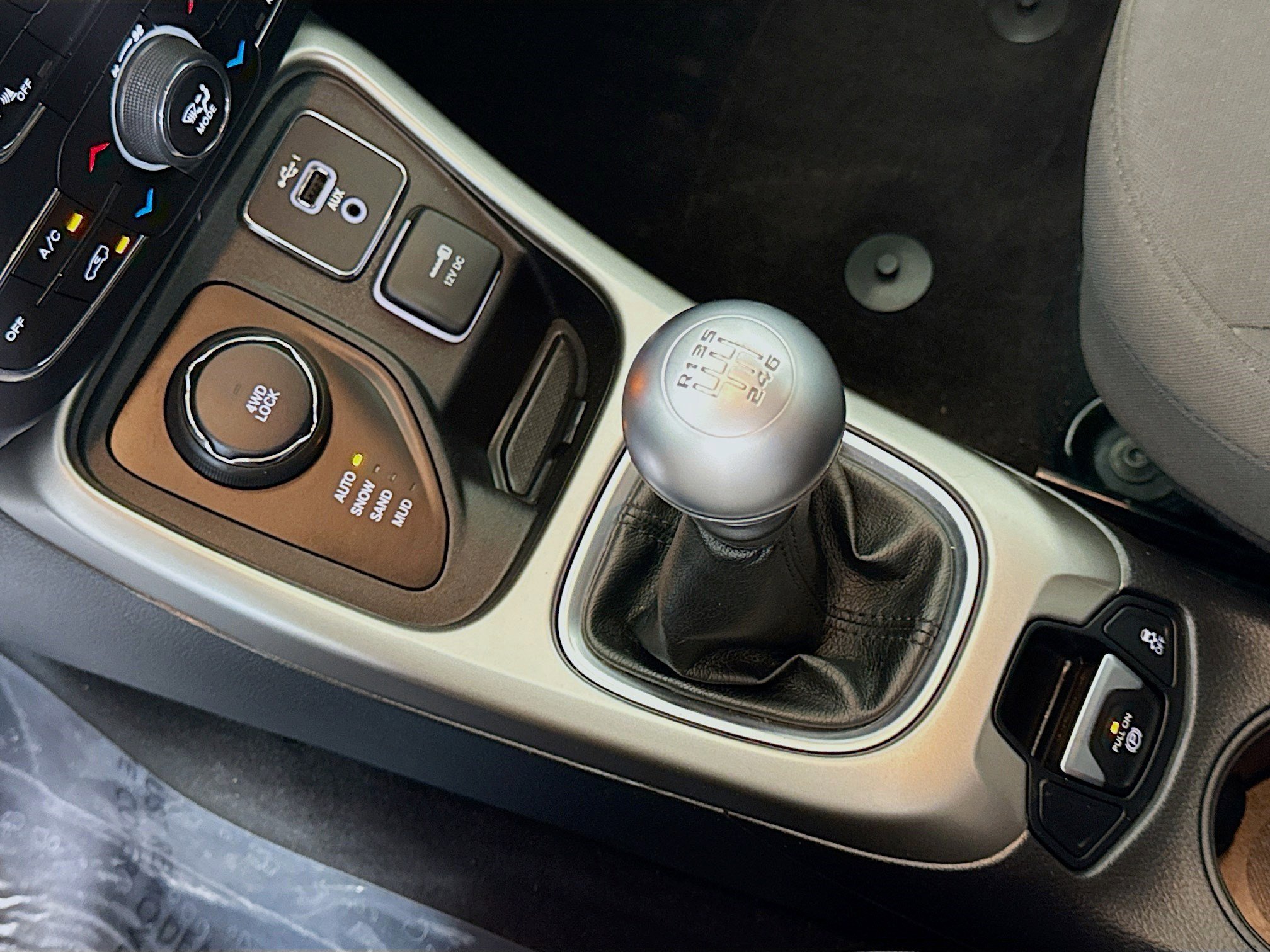 Used 2019 Jeep Compass Sport w/ Cold Weather Group image 19