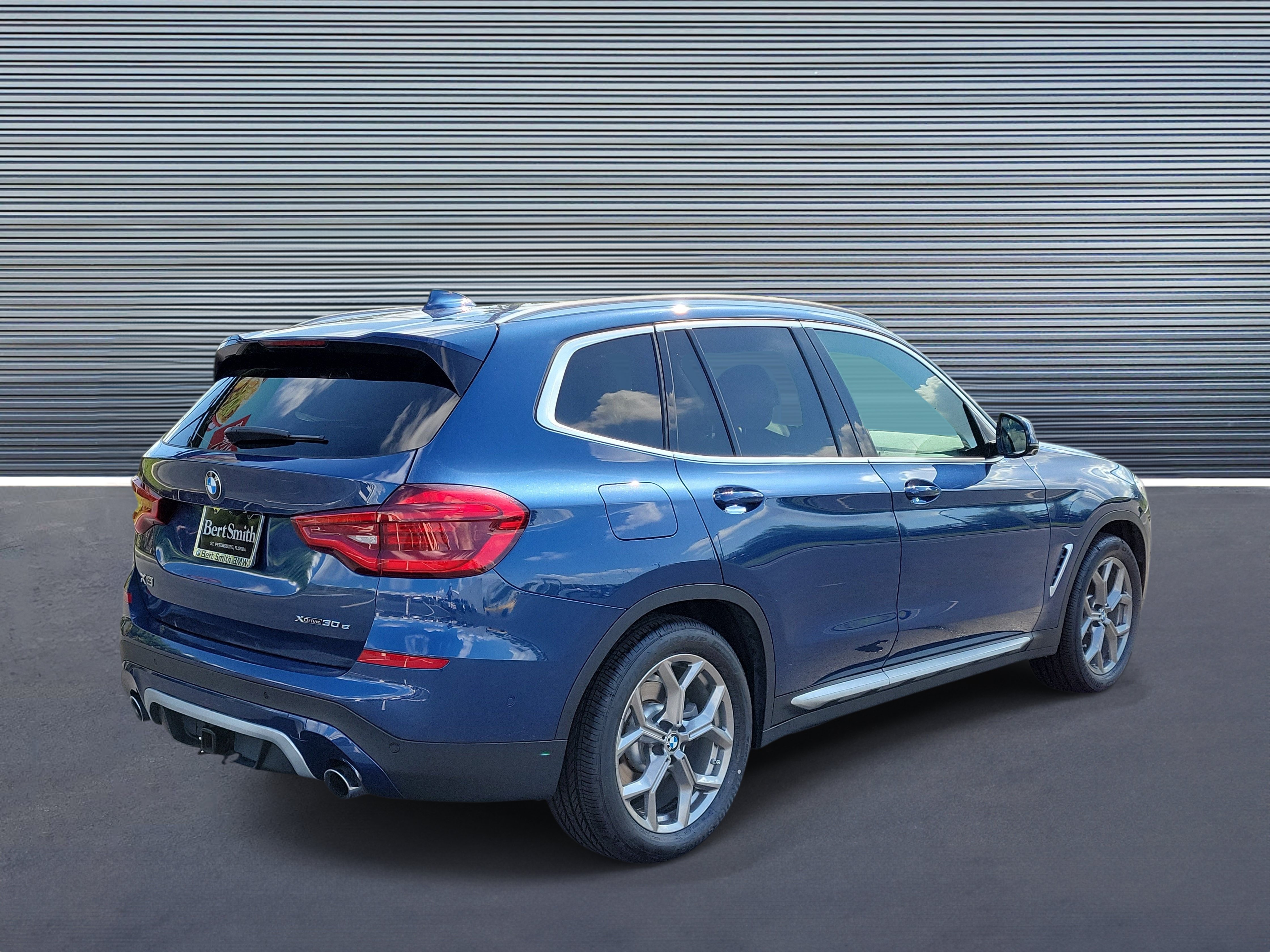 Used 2021 BMW X3 xDrive30e w/ Premium Package AWD/4WD image 3