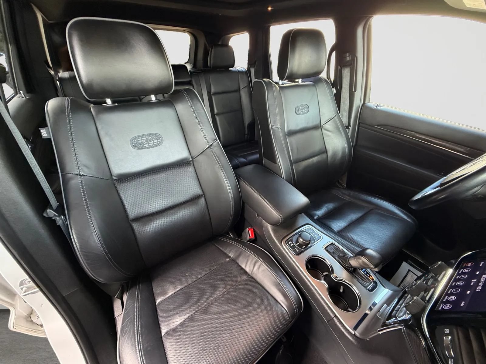 Used 2020 Jeep Grand Cherokee Overland AWD/4WD image 21