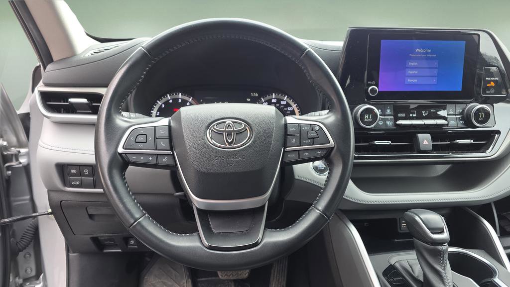 Used 2023 Toyota Highlander LE image 21