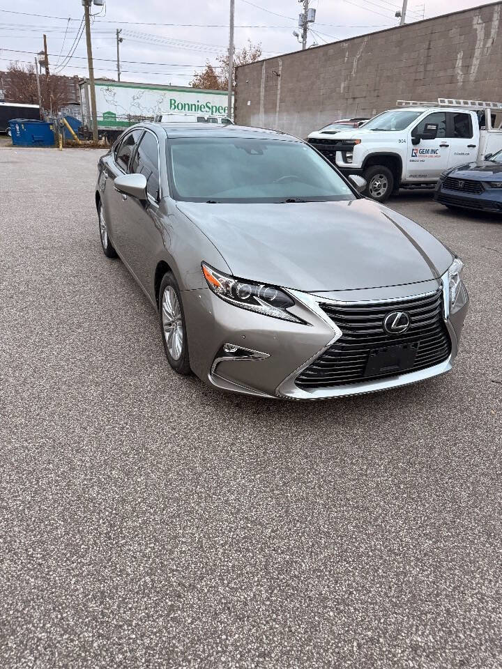 Used 2018 Lexus ES 350 w/ Ultra Luxury Package image 3