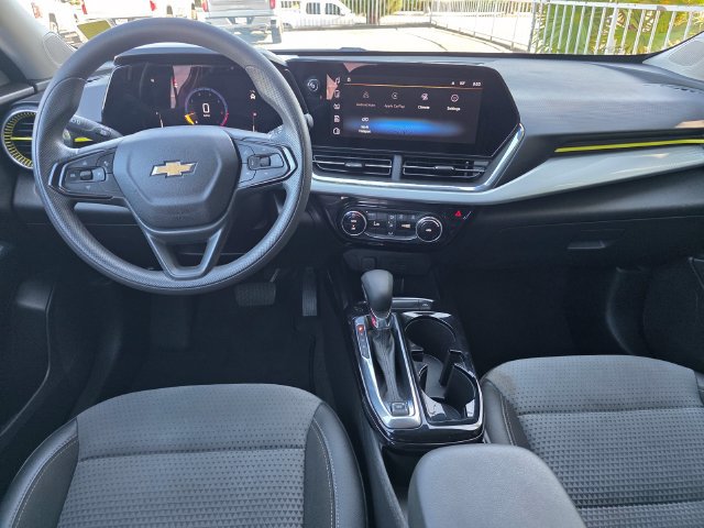 Used 2025 Chevrolet Trax LT FWD image 13
