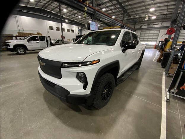 Used 2024 Chevrolet Silverado EV W/T AWD/4WD image 3