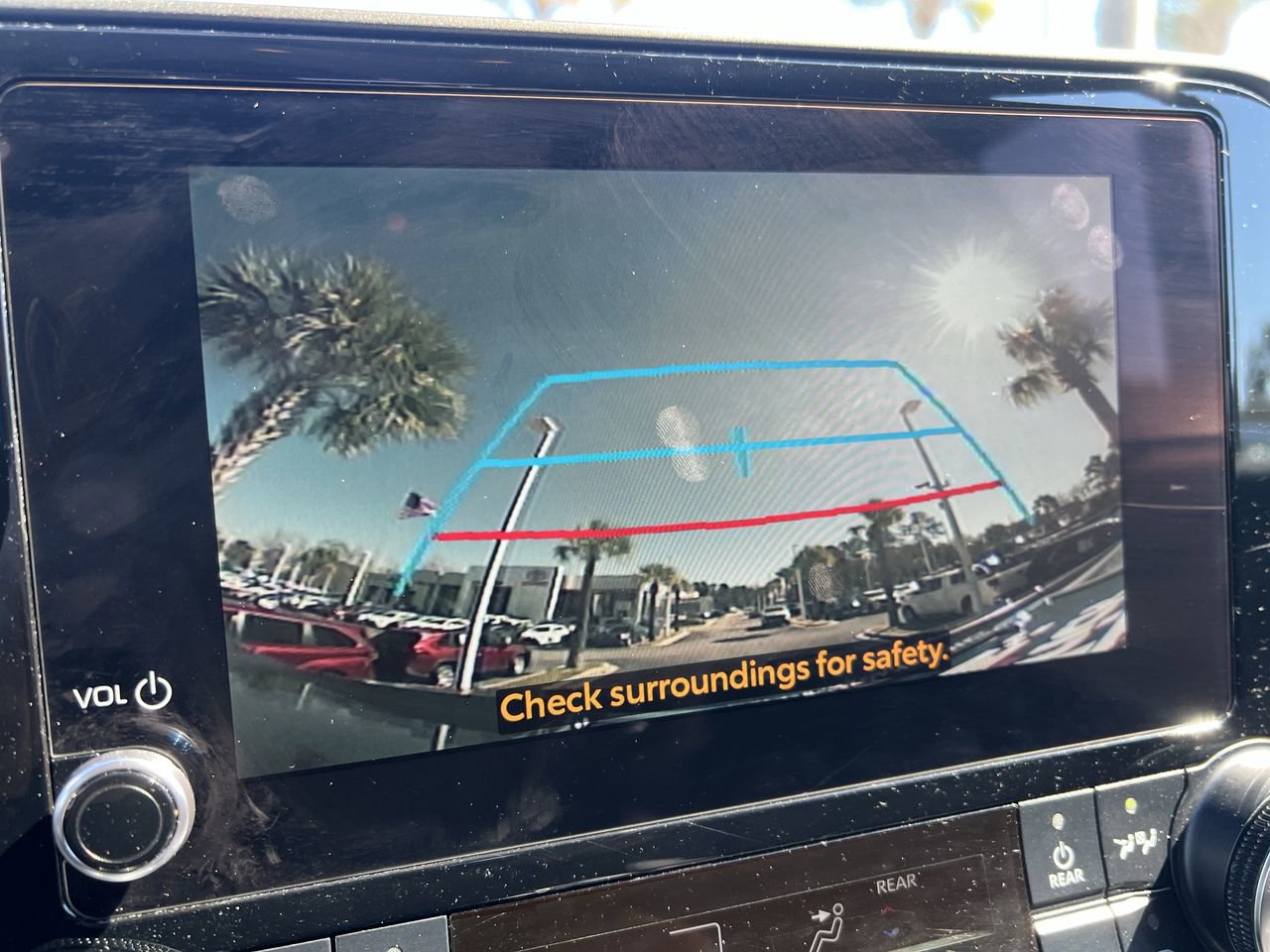 Used 2024 Toyota Highlander LE AWD/4WD image 25