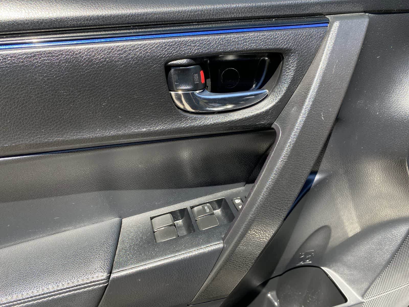 Used 2017 Toyota Corolla SE w/ Body Protection Package FWD image 18