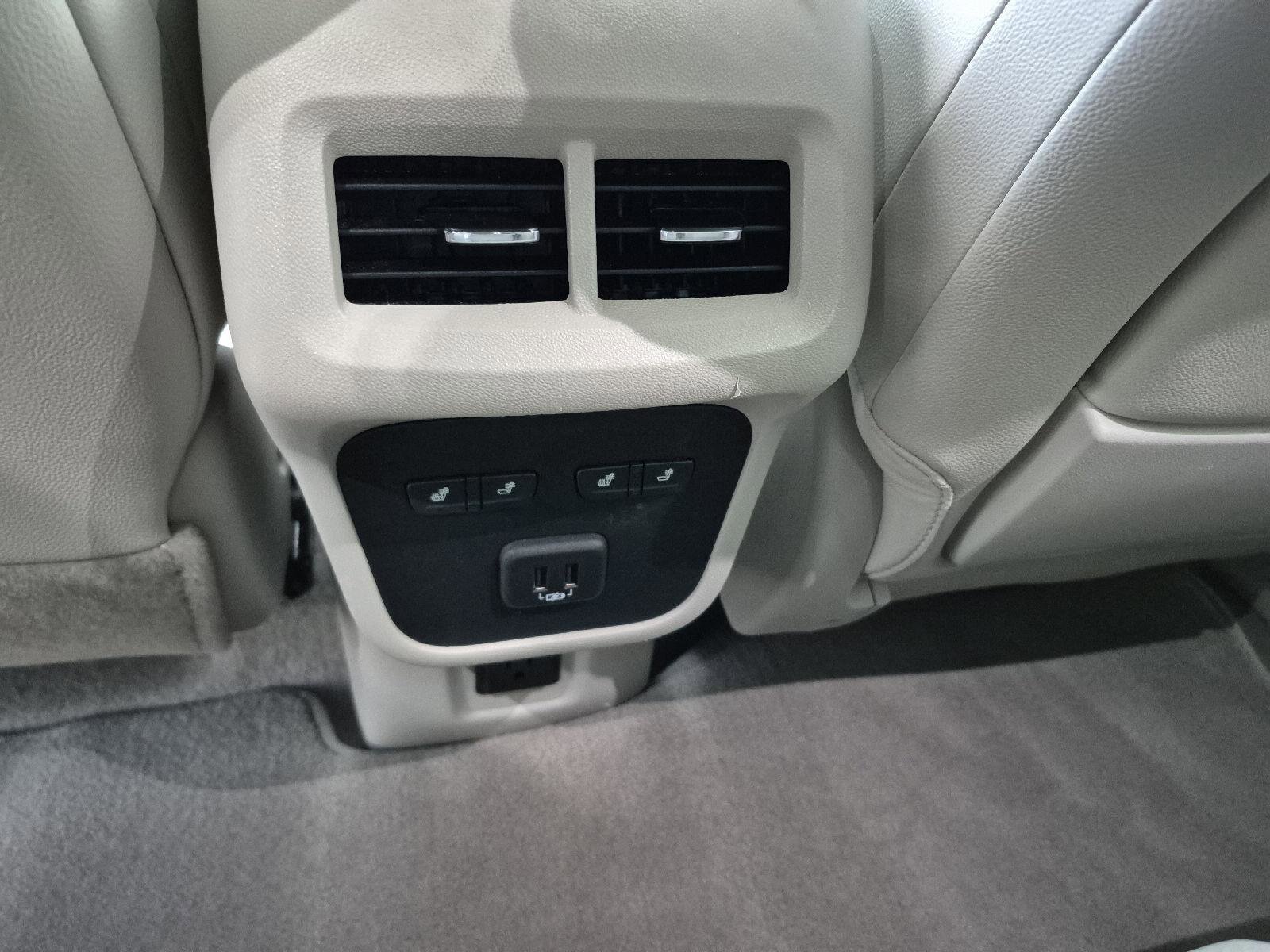 Used 2024 GMC Terrain Denali w/ Denali Premium Package image 21