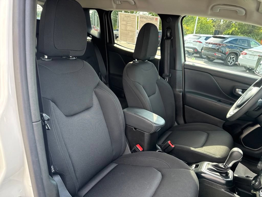 Used 2023 Jeep Renegade Latitude AWD/4WD image 35