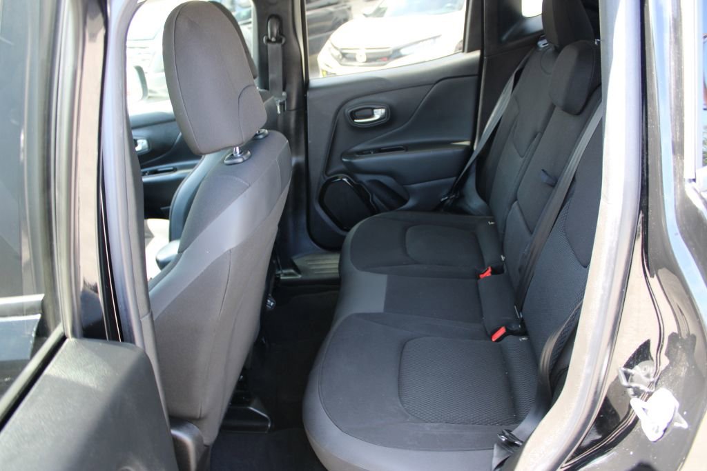 Used 2018 Jeep Renegade Altitude w/ UConnect 8.4 Nav Group image 14