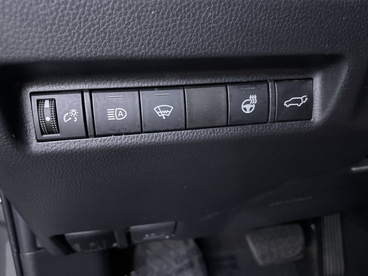 Used 2021 Toyota RAV4 XLE w/ Convenience Package AWD/4WD image 26