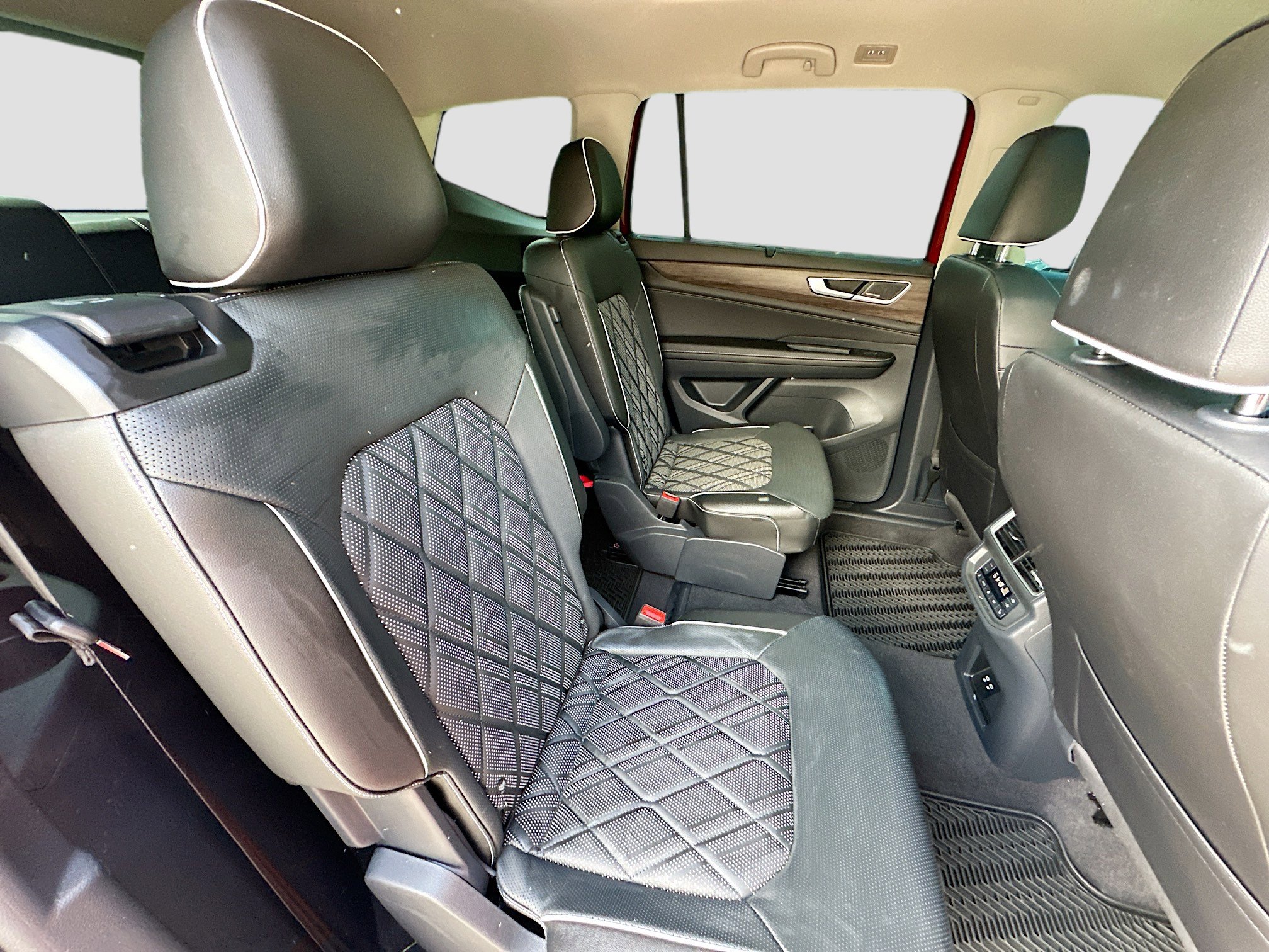 Used 2024 Volkswagen Atlas SEL Premium R-Line image 32