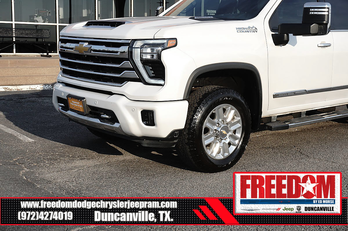 Used 2025 Chevrolet Silverado 2500 High Country w/ High Country Premium Package AWD/4WD image 41