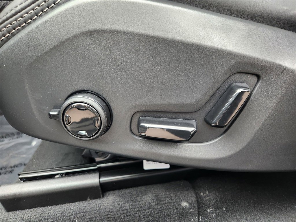 New 2026 Volvo XC60 B5 Ultra w/ Climate Package image 13