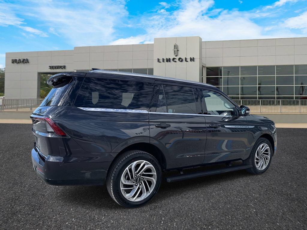 New 2026 Lincoln Navigator Reserve AWD/4WD image 3