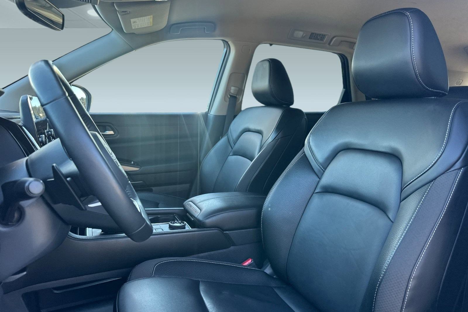 Used 2024 Nissan Pathfinder SL image 5