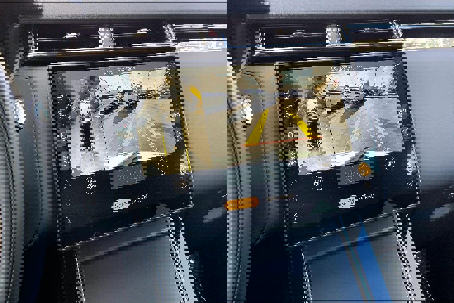 Used 2025 Land Rover Range Rover Velar Dynamic SE image 26