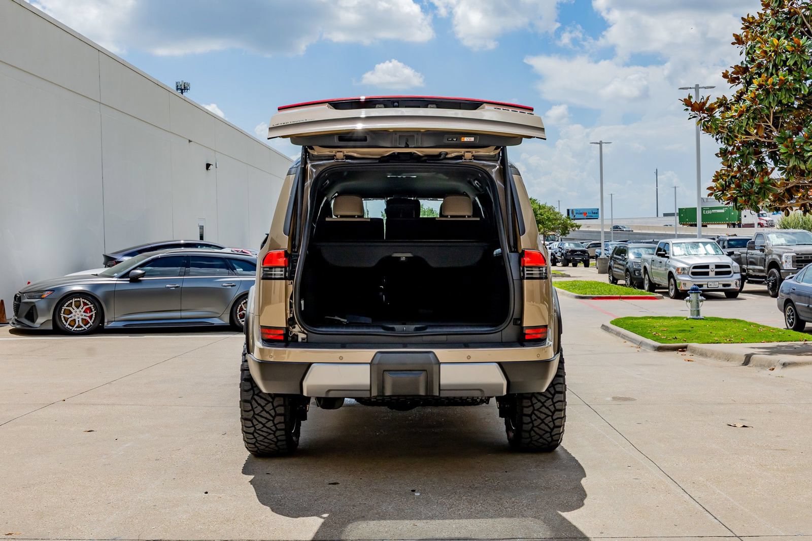 Used 2025 Lexus GX 550 AWD/4WD image 9