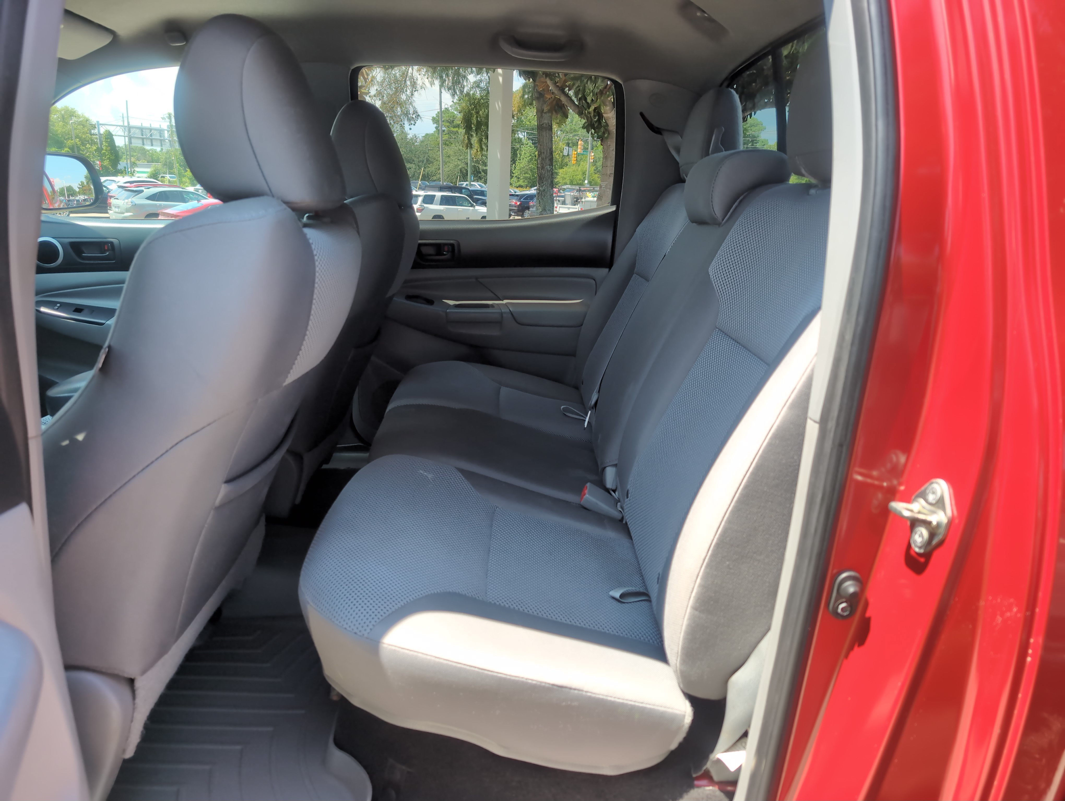 Used 2014 Toyota Tacoma 4x4 Double Cab image 29