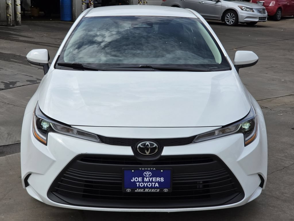 Used 2026 Toyota Corolla LE FWD image 3