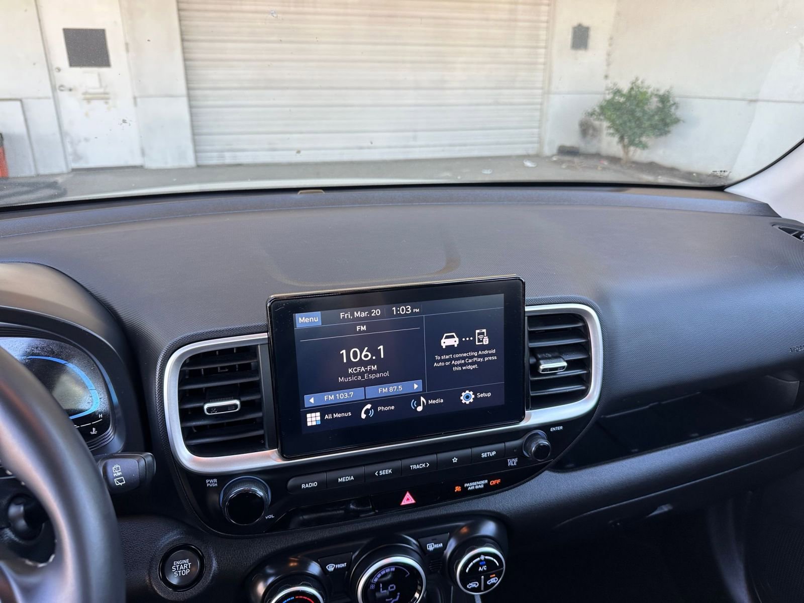 Used 2025 Hyundai Venue SEL image 17