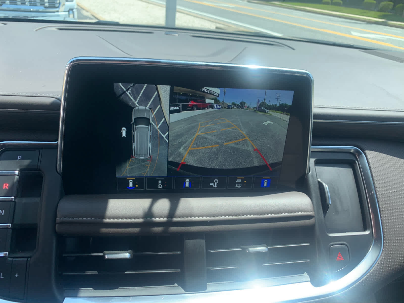 Used 2022 GMC Yukon SLT w/ SLT Premium Package AWD/4WD image 18