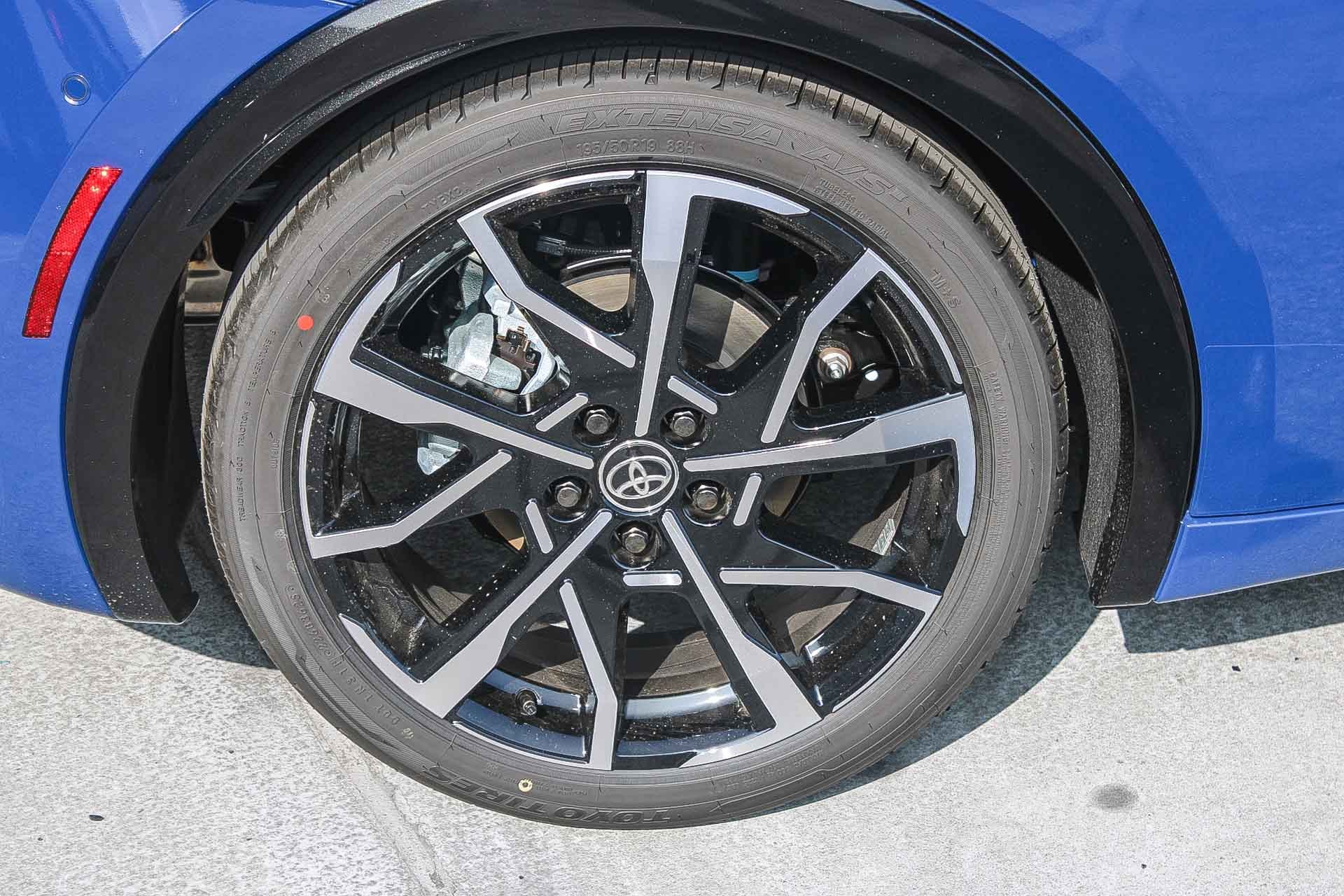 New 2026 Toyota Prius Plug-In Hybrid FWD image 12