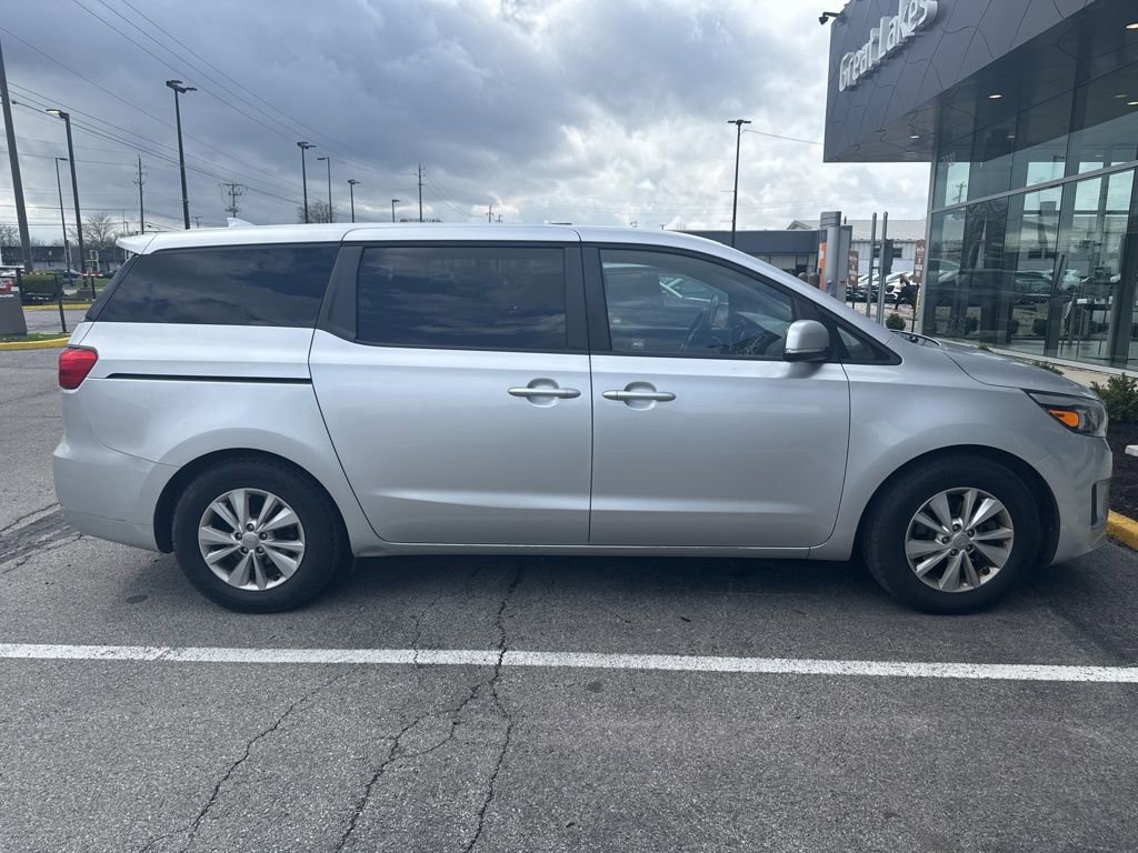 Used 2017 Kia Sedona LX image 6