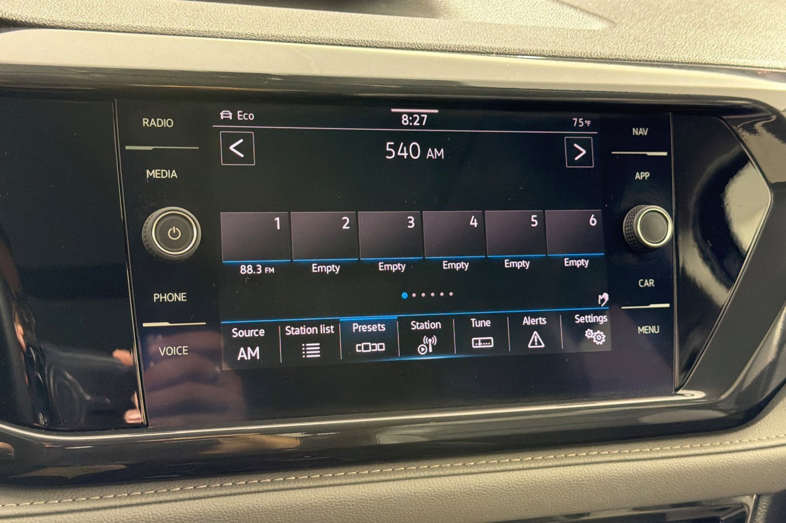 Used 2022 Volkswagen Taos SEL w/ Panoramic Sunroof Package image 17