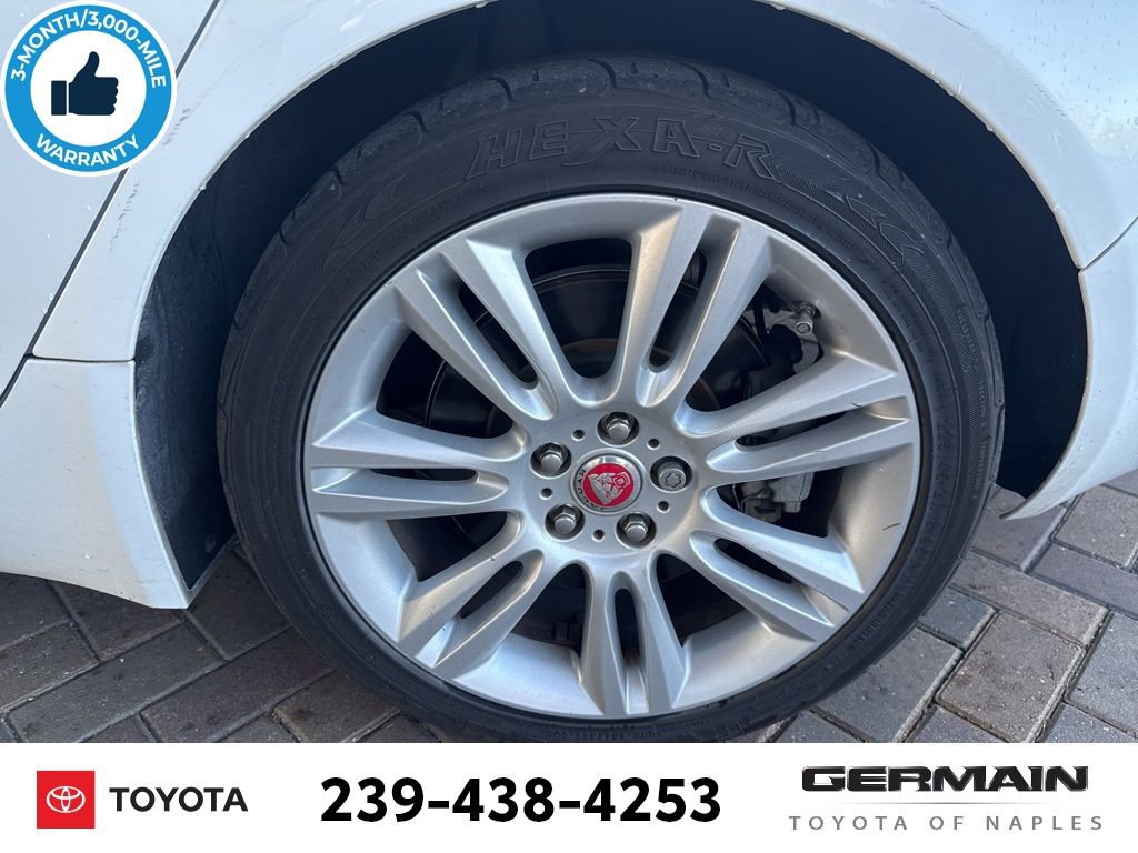 Used 2019 Jaguar XE Premium image 12