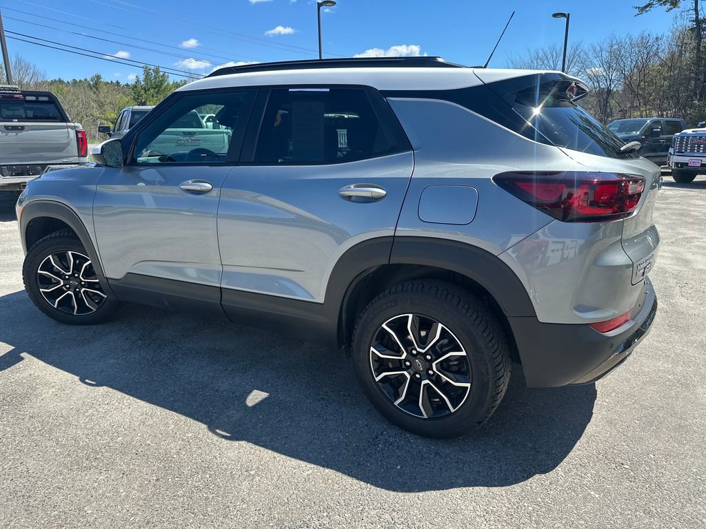 Used 2025 Chevrolet TrailBlazer ACTIV w/ Driver Confidence Package AWD/4WD image 3